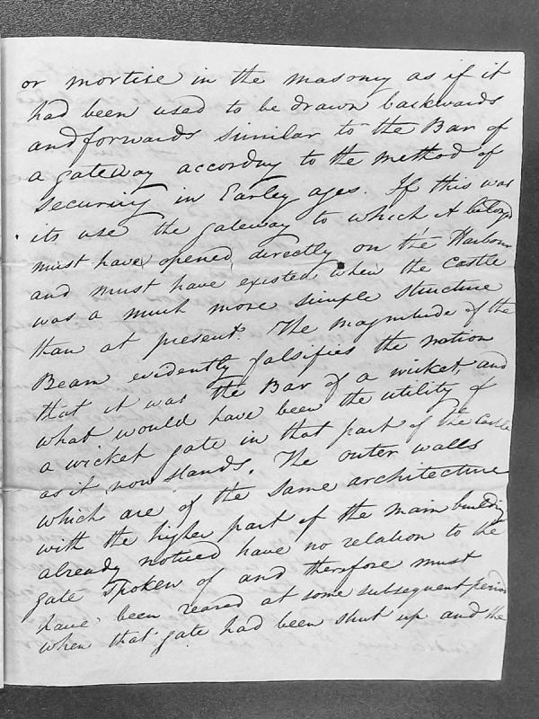 Fragment discussing architectural features of a castle gateway and fortification